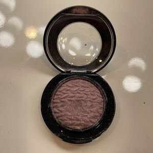 MAC LEAP EYESHADOW